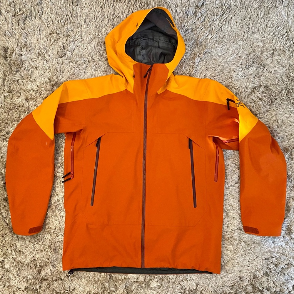 SOLD Arc’teryx Rare GORETEX XL Hard Shell Jacket